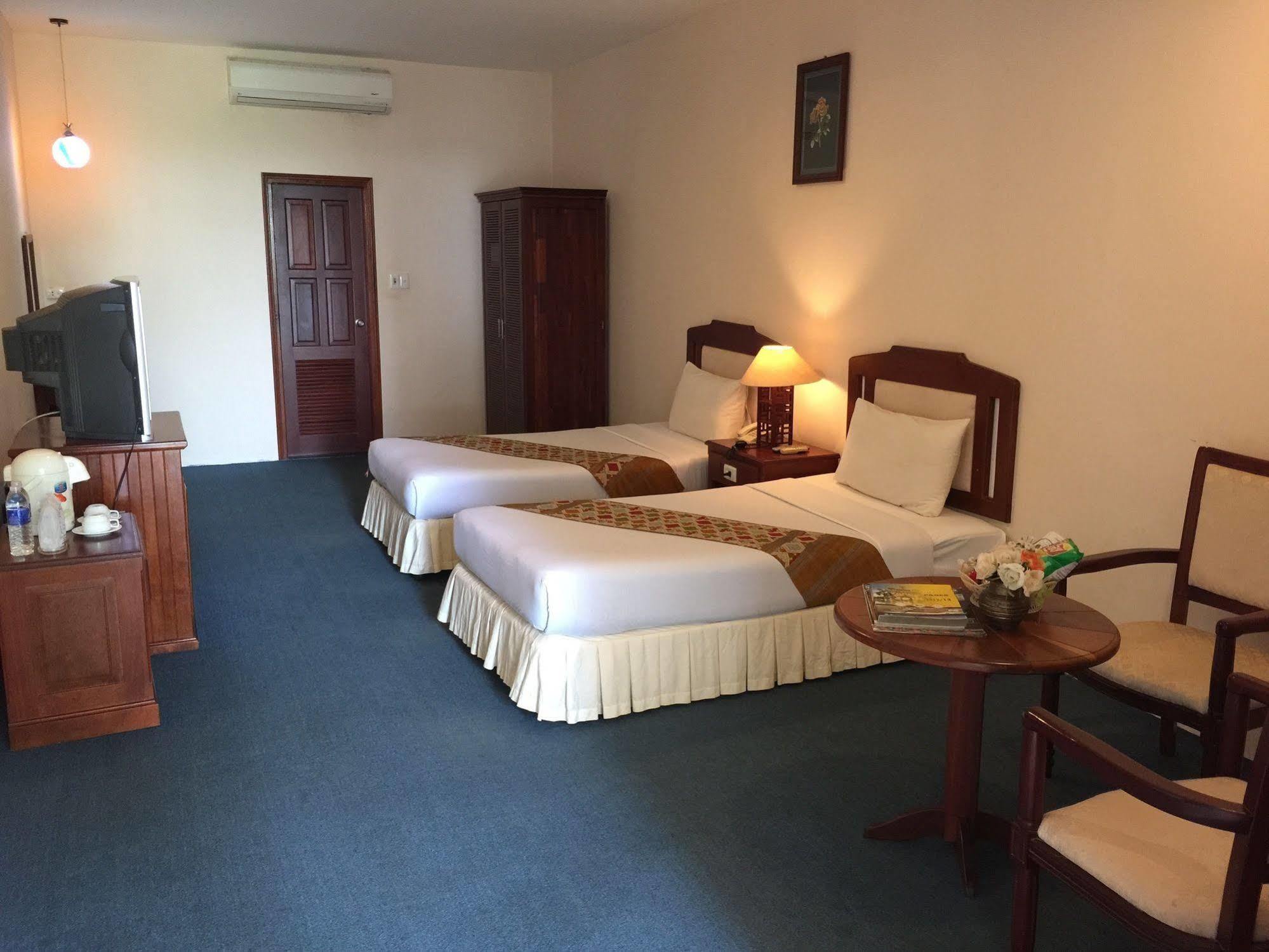 Champasak Palace Hotel Pakse Exterior photo