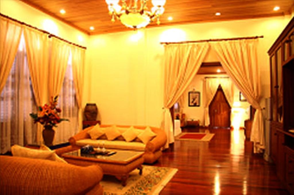 Champasak Palace Hotel Pakse Exterior photo