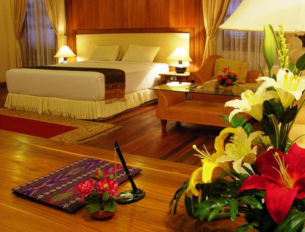 Champasak Palace Hotel Pakse Exterior photo